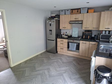 3 bedroom semi-detached house to rent - Photo 4