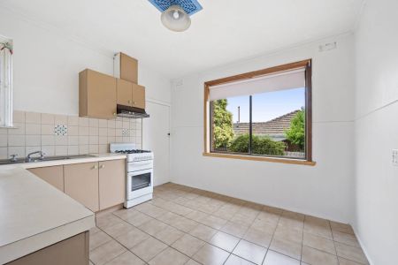 15 Vale Street, Reservoir. - Photo 3