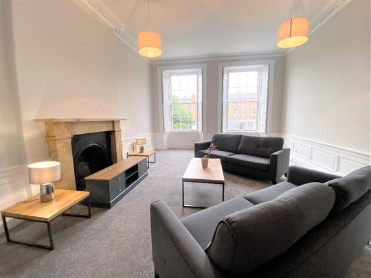 4 bedroom flat to rent - Photo 1