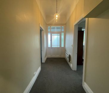 Tidy Two Bedroom - Photo 6