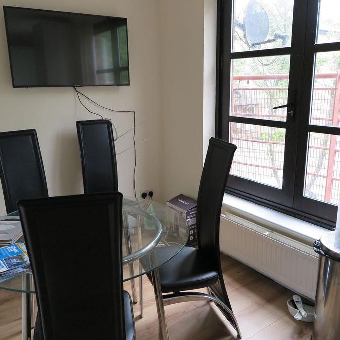 1 bedroom in a flat share to rent - Photo 1