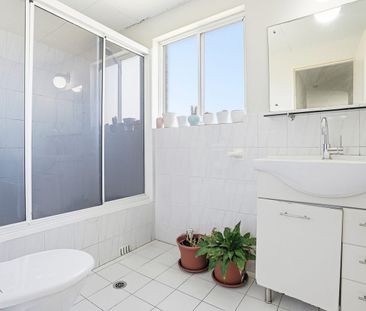 Bright & Spacious Two-Bedroom Unit in Prime Westmead Location - Photo 6