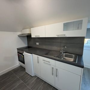 Studio Flat, Hibernia Road, TW3 - Photo 2