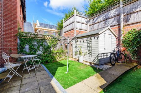 2 bedroom end of terrace house to rent - Photo 5