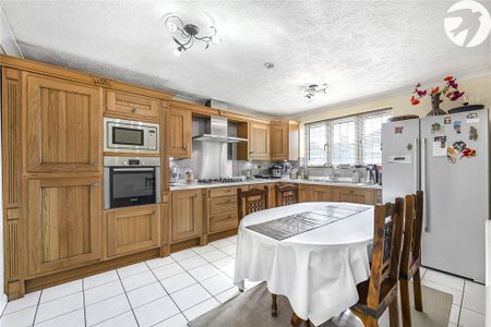 4 bedroom detached house to rent - Photo 5