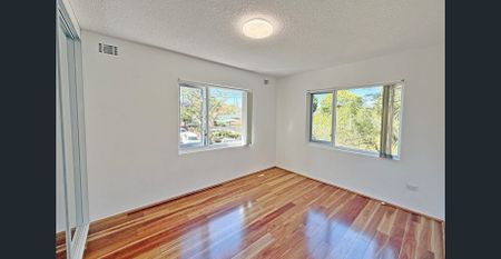 Renovated two bedroom with parking- walk to Crows Nest Village - Photo 3