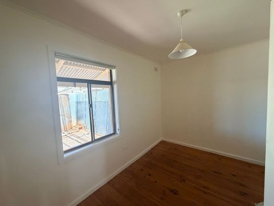 To register & apply for this property, please use this link: https://snug. com/ - Photo 1