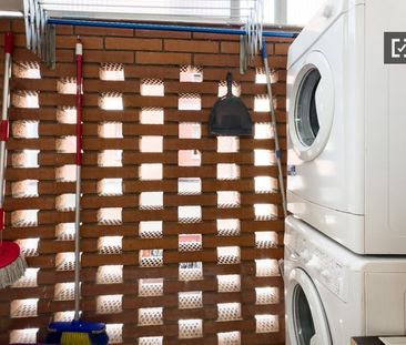 barcelona, Catalonia 08028 - Photo 2