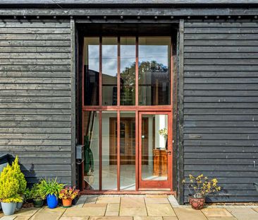 Fabulous four-bedroom detached barn conversion with superb countrys... - Photo 5