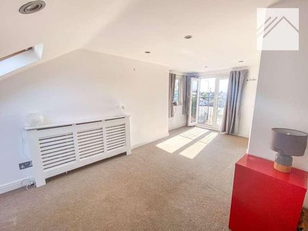 North Road Avenue, Brentwood, CM14 - Photo 2