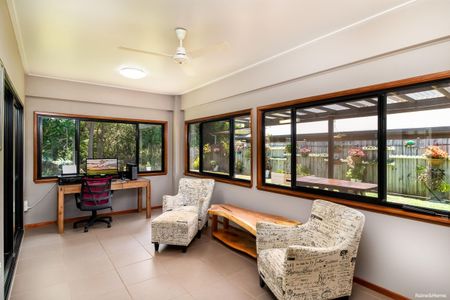 3 BEDROOM HOME CLOSE TO TOWN - Photo 2