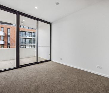 Luxurious corner positioned, 2-bedroom apartment with unrivalled north-facing views! - Photo 3