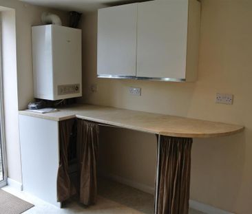 2 bedroom semi-detached house to rent - Photo 3