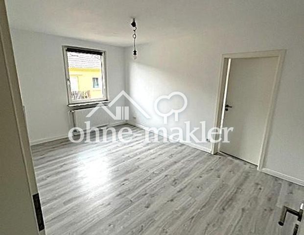 Renovierte 2 Zimmer Wohnung - Küche, Diele + Bad - zentrale Lage - guter ÖPNV-Anschluß - Photo 1