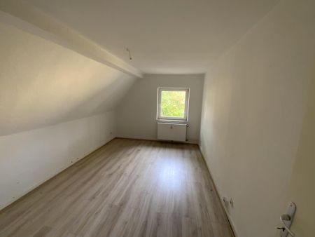 Tolle 3 Zimmer-Wohnung im Dachgeschoss Wetter Altwetter! - Photo 2