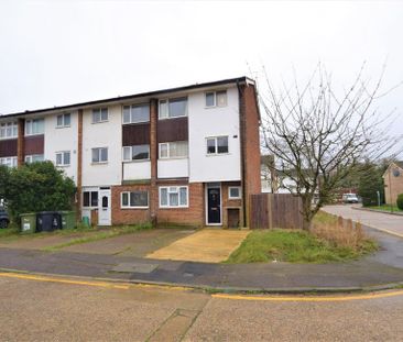 4 bedroom semi-detached house to rent - Photo 4