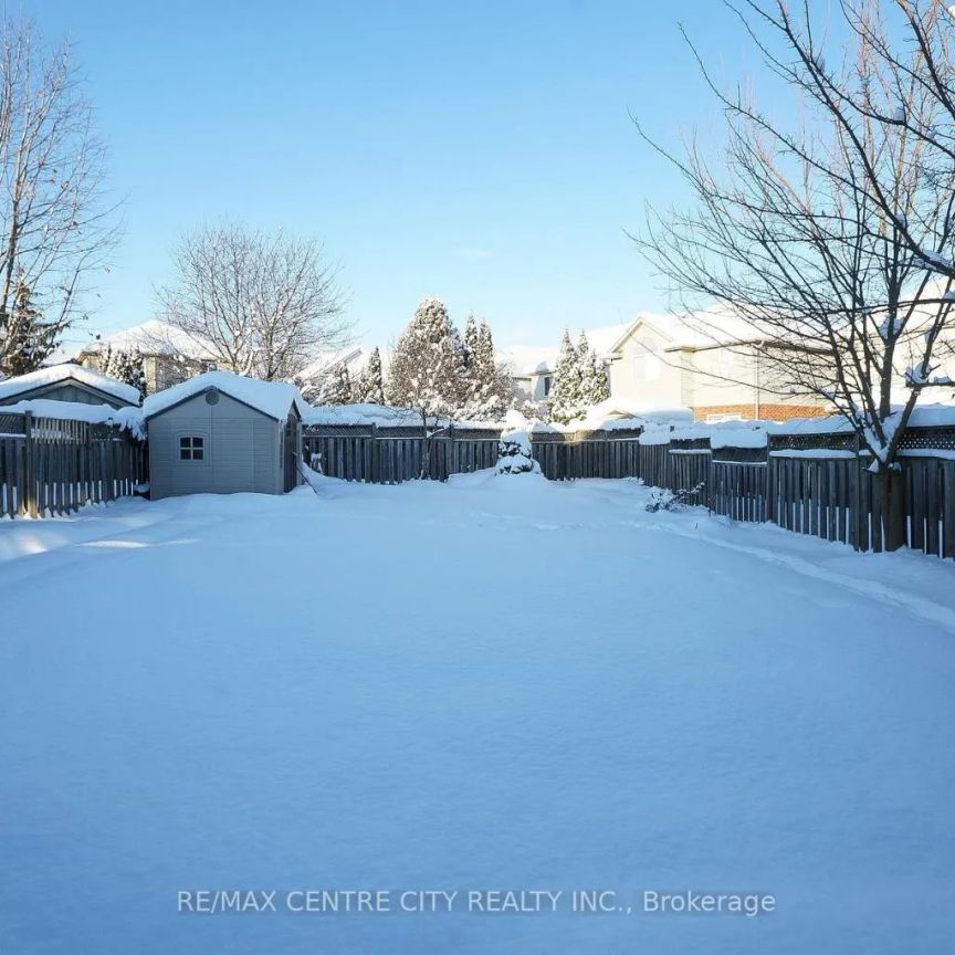 946 WHETHERFIELD STREET W - Photo 1