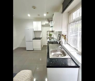 Studio Flat, Sylvia Gardens, HA9 - Photo 2
