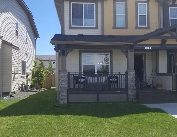 Beautiful, Spacious Townhome (End Unit) — 3 Bedrooms Townhouse - Photo 1