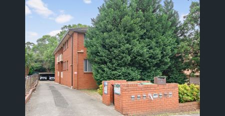 Well-Presented Two-Bedroom Apartment with Double Lock-Up Garage - Photo 4