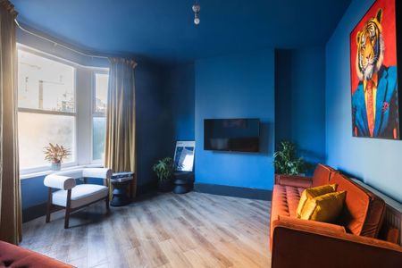 Trendy house share 10 minutes walk to city centre Room 3 - Photo 2