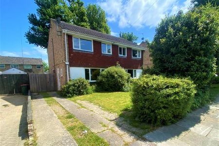 3 bedroom semi-detached house to rent - Photo 3