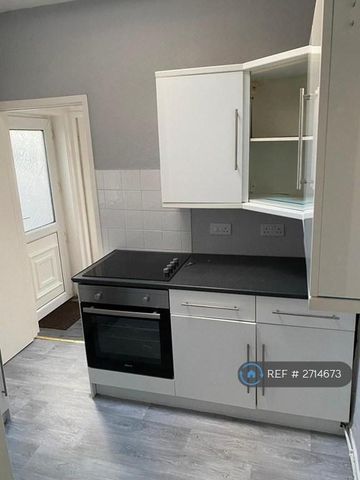 2 bedroom terraced house to rent - Photo 3