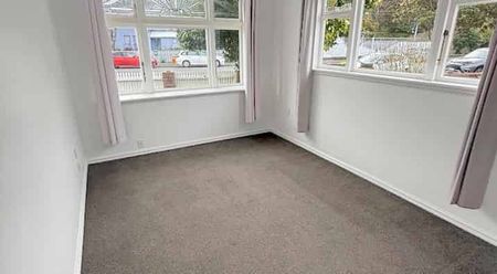 Spacious 3-Bedroom Character Home in Petone – $750/week - Photo 4