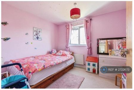 4 bedroom semi-detached house to rent - Photo 3