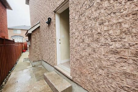 For Lease - 124 Herdwick Street, Brampton, Ontario - Photo 5