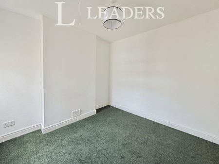 3 bedroom flat to rent - Photo 3