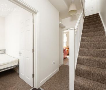6 bedroom terraced house to rent - Photo 4