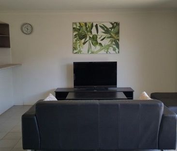 Great location townhouse in Calamvale - Photo 3