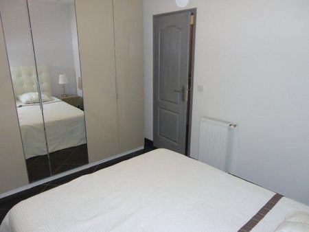 Location Appartement 3 pièces 75m² MARSEILLE 2ème - Photo 4