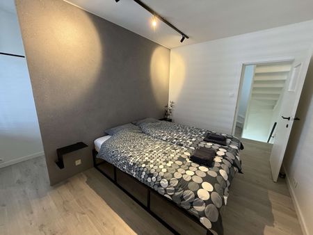 Recent gerenoveerd en volledig gemeubeld rijhuis met tuin te huur - Photo 5