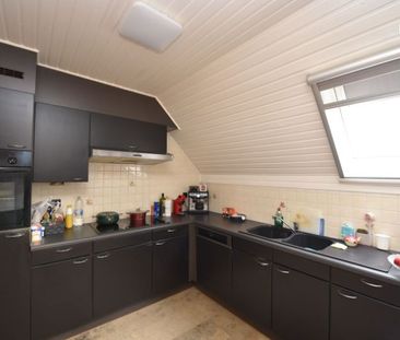 Te Huur: Ruim 2-slaapkamer appartement met terras en garage in Sijsele - Foto 2