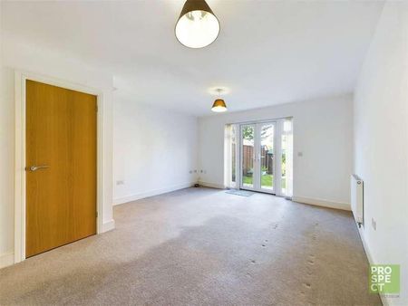 Kenley Place, Farnborough, Hampshire, GU14 - Photo 2