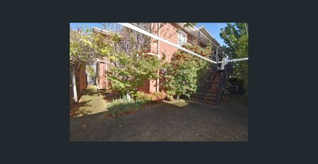 SUPERIOR ART DECO APARTMENT SHORT STROLL TO ALBERT PARK LAKE, BEACH, CBD & FITZROY STREET - Photo 5