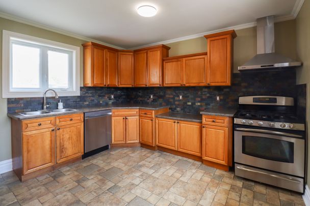 For Lease - 130 Mayfield Drive, Oakville, Ontario - Photo 1