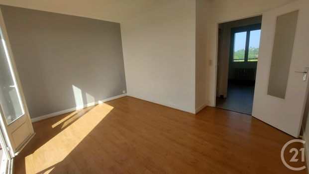 Location Appartement 4 pièces 73m² DECIZE 58300 - Photo 1