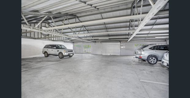 TWO BEDROOM UNIT CLOSE TO CITY - Photo 1