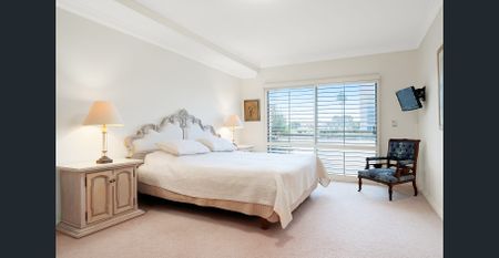 Oversized Village Apartment with Rooftop Terrace - Photo 2