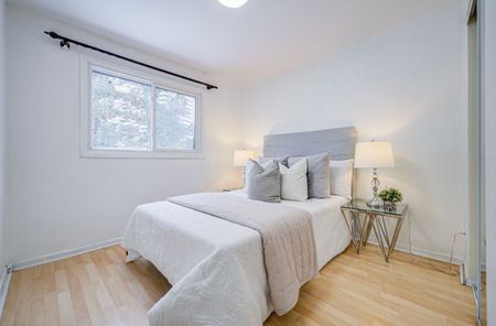 For Lease - 210 Sprucewood Court, Toronto, Ontario - Photo 3