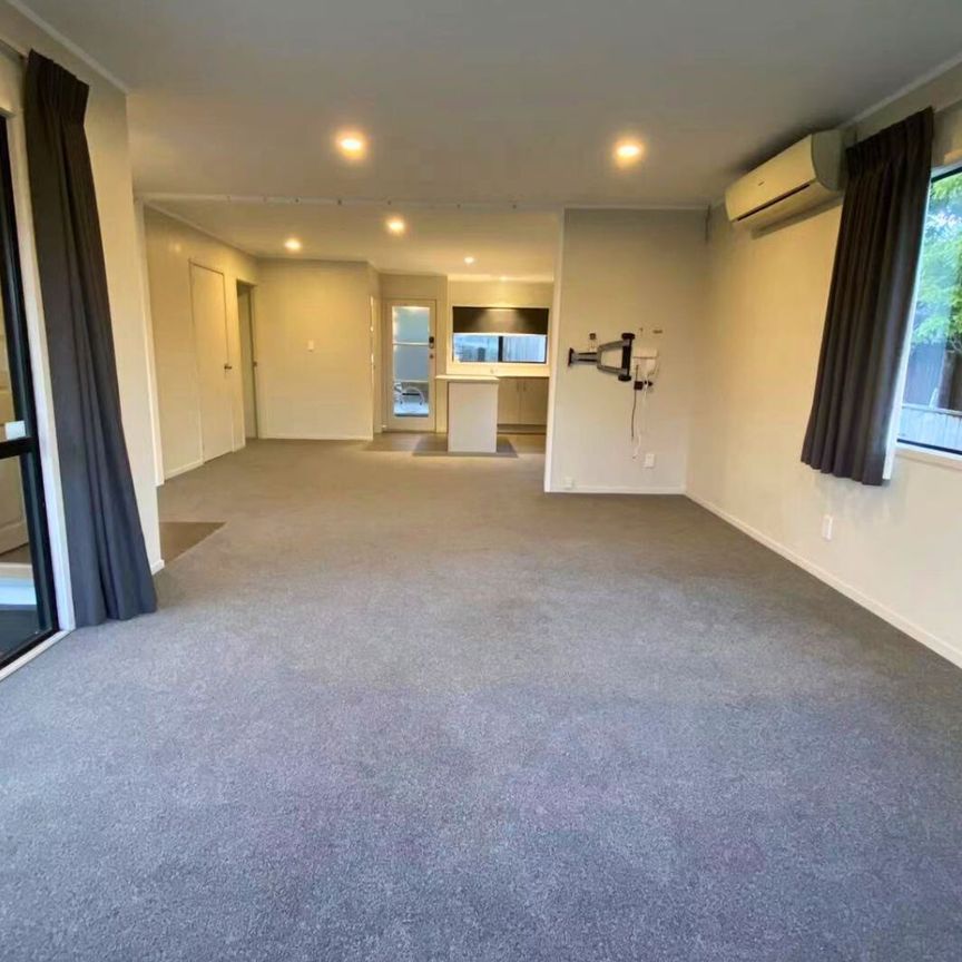 4 Bedrooms on West Harbour Dr - Photo 1