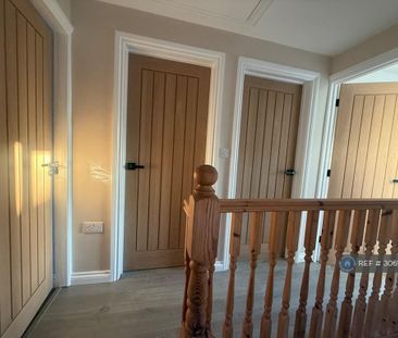 3 bedroom semi-detached house to rent - Photo 6