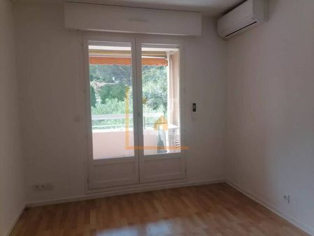 Appartement à louer - Nîmes 2 pièces de 50 m² - Photo 2