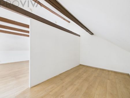 with charm and in a central location - Photo 4