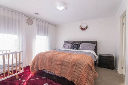 Spacious, Stylish & Feature-Packed Family Home in Prime Shepparton Location! - Photo 3
