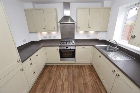 3 bedroom semi-detached house to rent - Photo 2