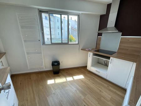 Location Appartement 3 pièces 72m² BOURGES 18000 - Photo 2